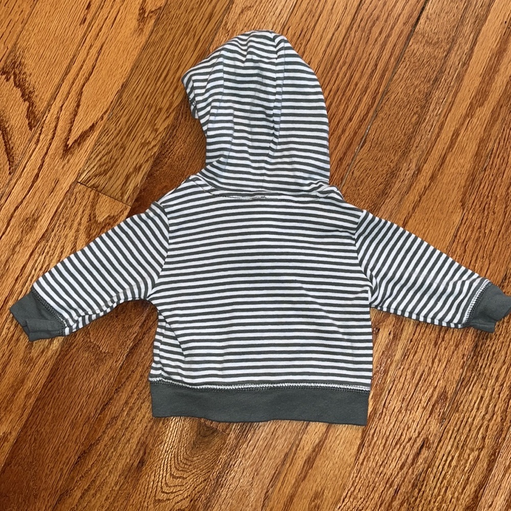 Carter’s newborn jacket - Picture 3 of 4